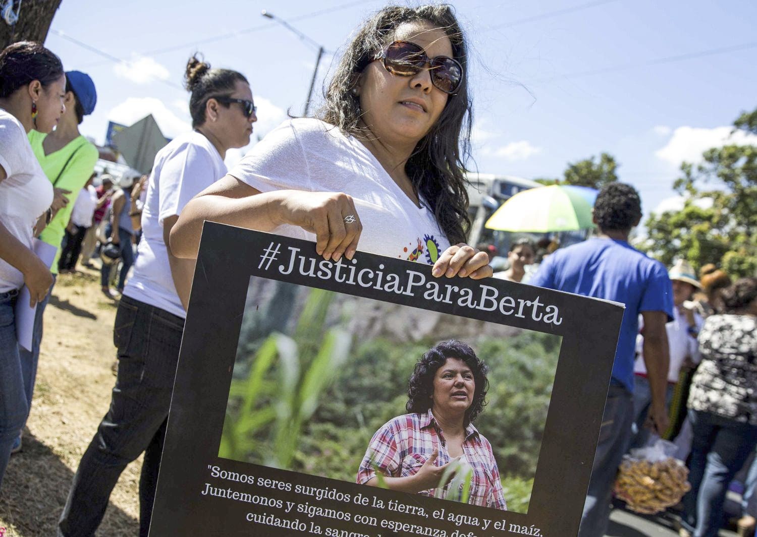 Borrokak jarrai dezala!