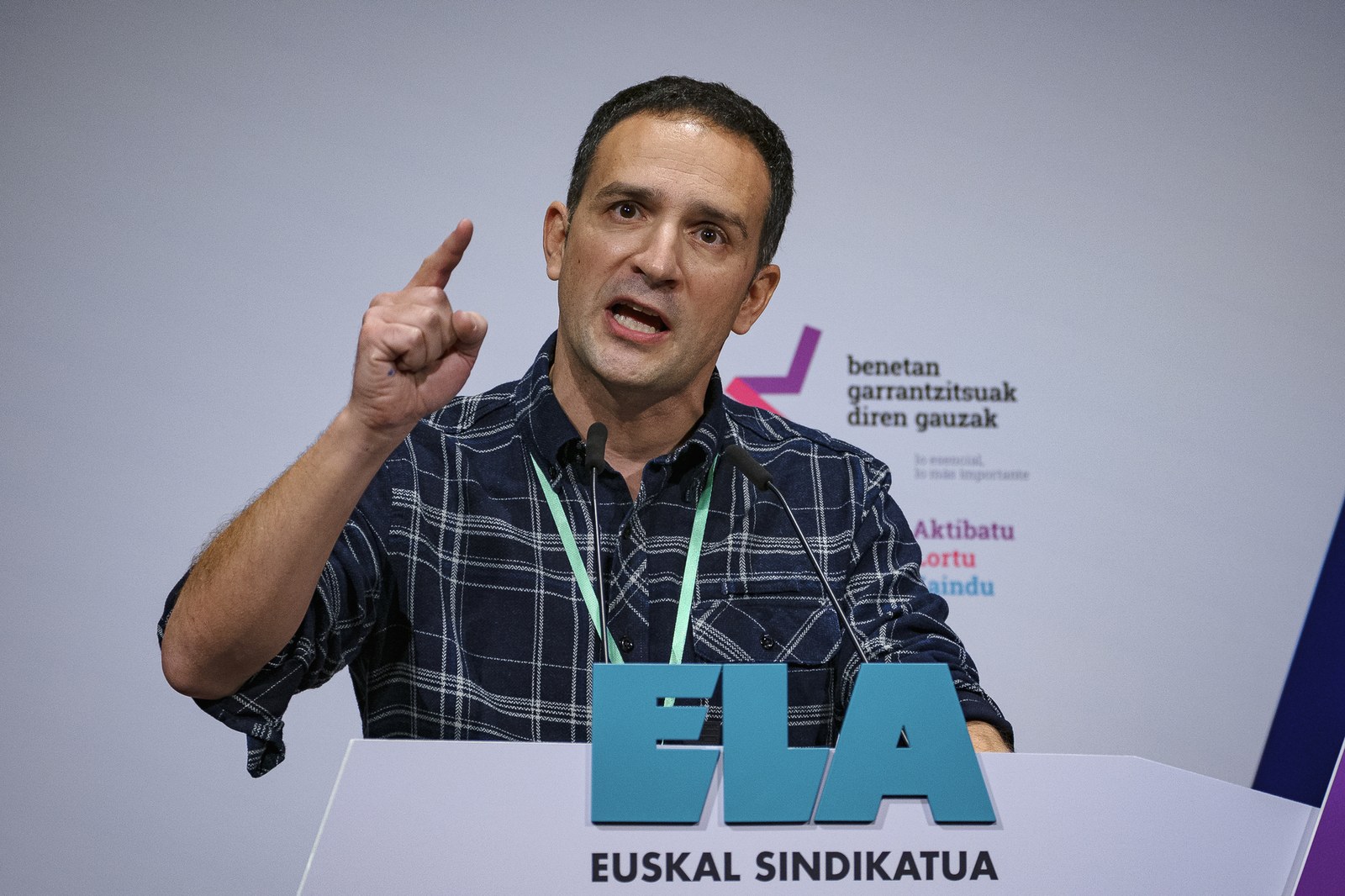 Mitxel Lakuntza: “Euskal Errepublika nahi dugu, genero ekitatea, ingurumena eta ongizatea ziurtatuko dituena” Mitxel Lakuntza: “Euskal Errepublika nahi dugu, genero ekitatea, ingurumena eta ongizatea ziurtatuko dituena”