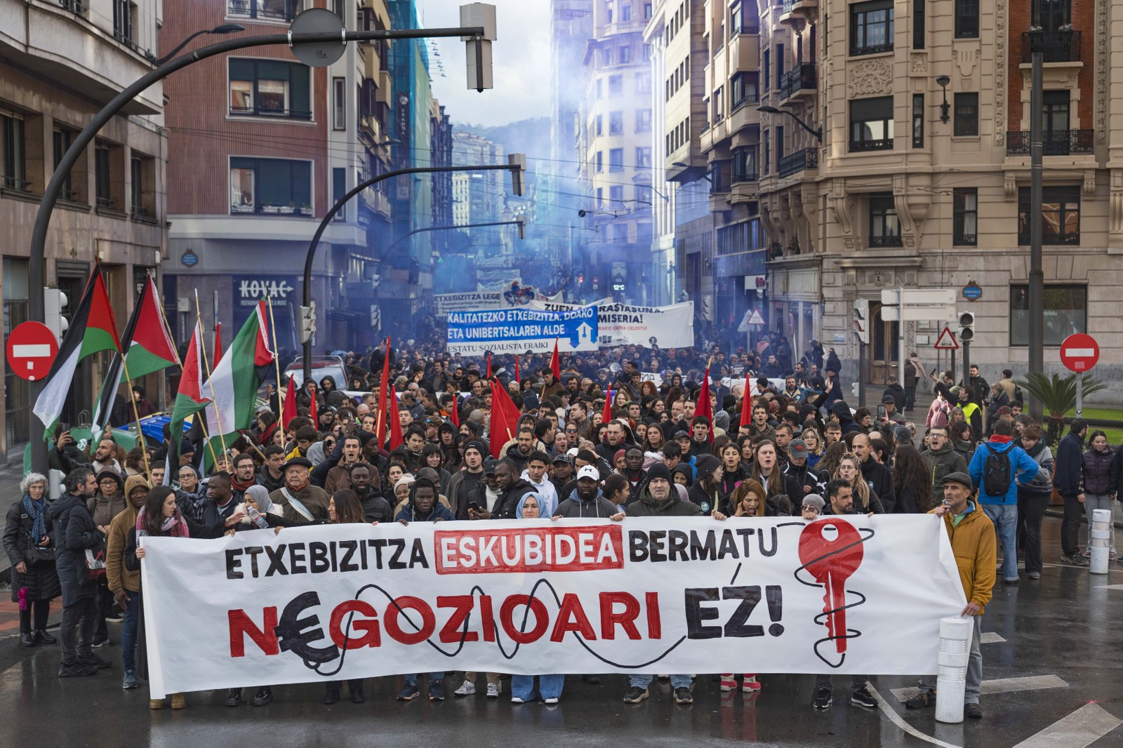 Etxebizitza: nola bilakatu negozioa eskubide? Etxebizitza: nola bilakatu negozioa eskubide?