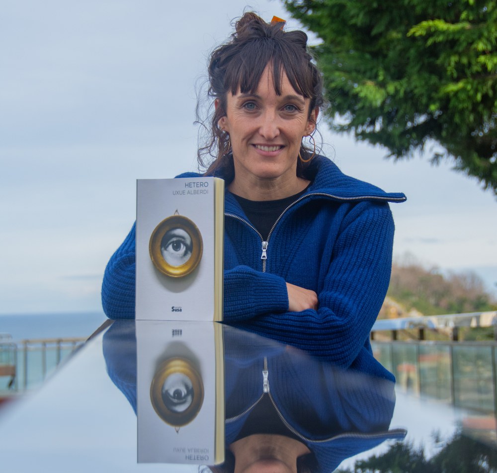 Uxue Alberdi: “Gure etxeak garbitzen dituztenen seme-alabak gutaz nobelak idazten hasten direnean ikusiko dugu gu zer garen”