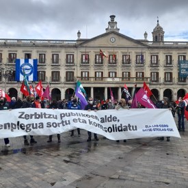 Significant following of the strike defending public services and the consolidation and creation of public employment
