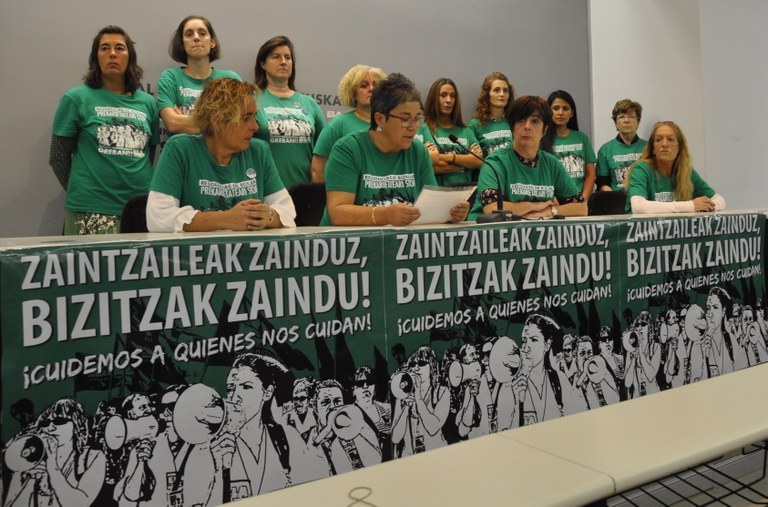 Workers from the Residencias de Bizkaia convene a march on foot throughout Bizkaia in view of the unwillingness to reach an agreement by the employer associations LARES and ELBE