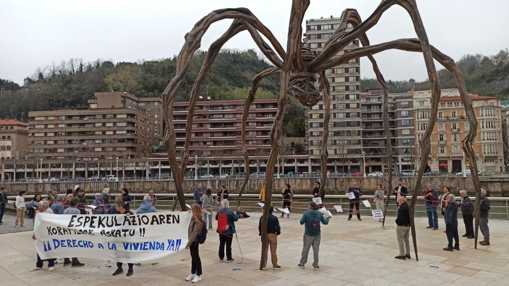 Denuncian en Bilbao que la vivienda ha pasado de ser un derecho a un lujo