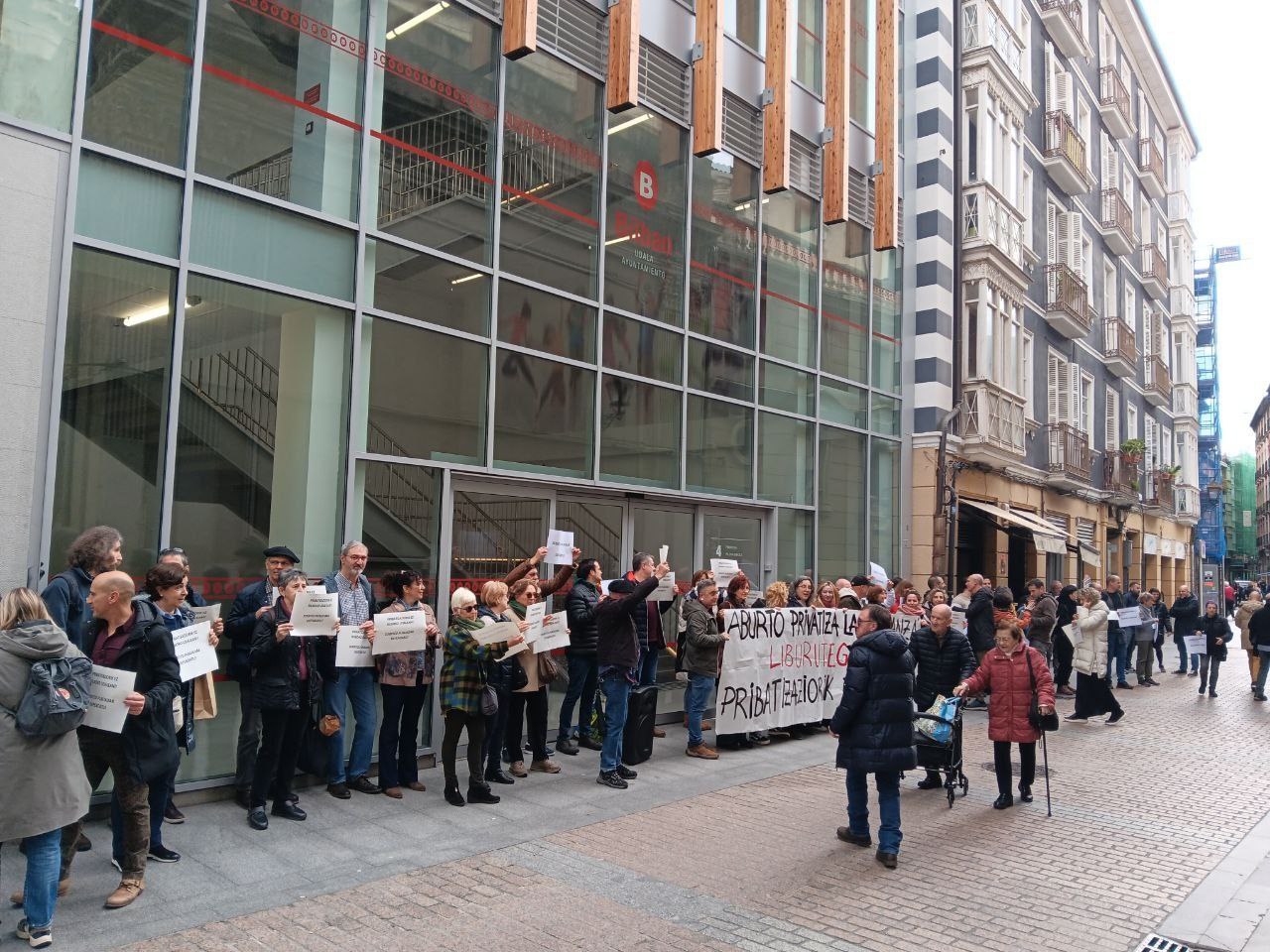 ELA denuncia la privatización del frontón La Esperanza de Bilbao