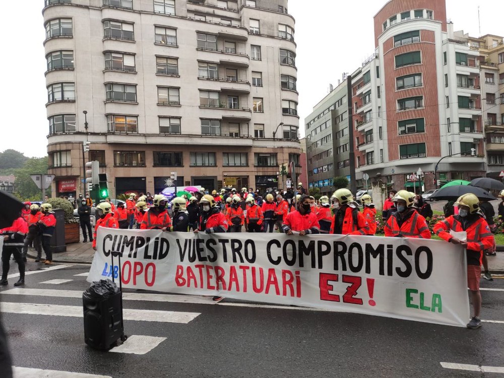 ELA y LAB denuncian que el borrador de la OPE conjunta para bomberas y bomberos de la CAPV realizado por Arkaute perjudica al personal interino