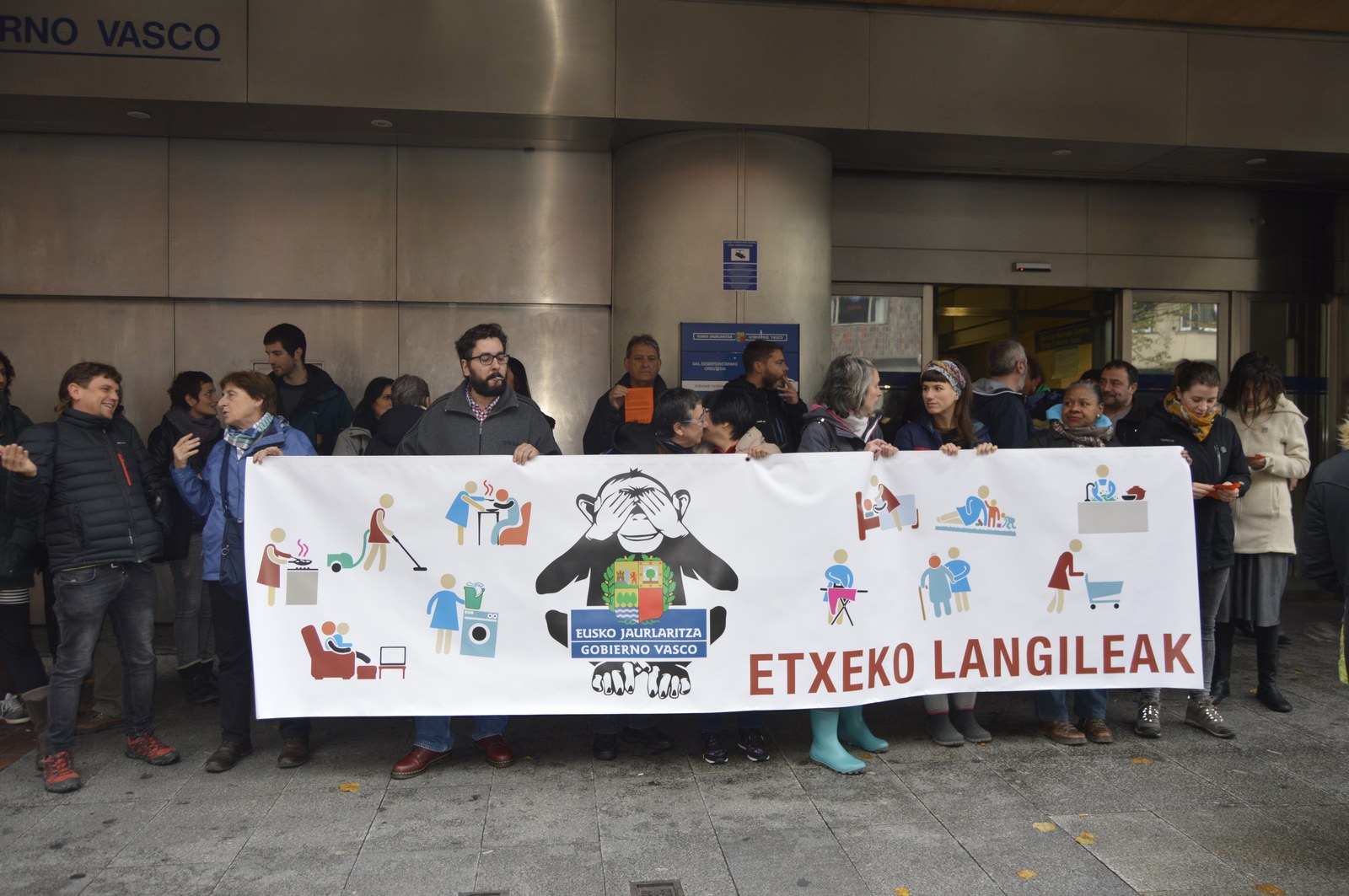 La Asociación de Trabajadoras de Hogar de Bizkaia ha denunciado la actitud pasiva del Gobierno Vasco ante la discriminación que sufre este colectivo