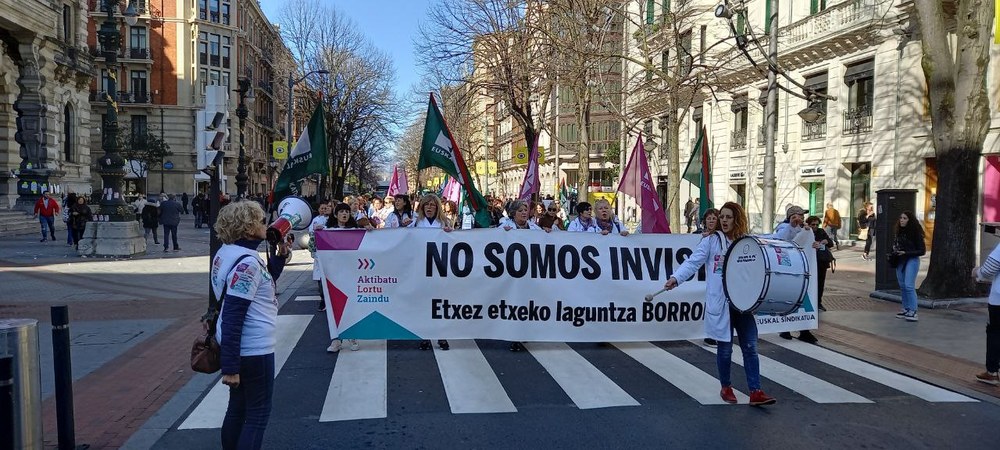 Manifestación con apoyo de compañeras de sectores de cuidados