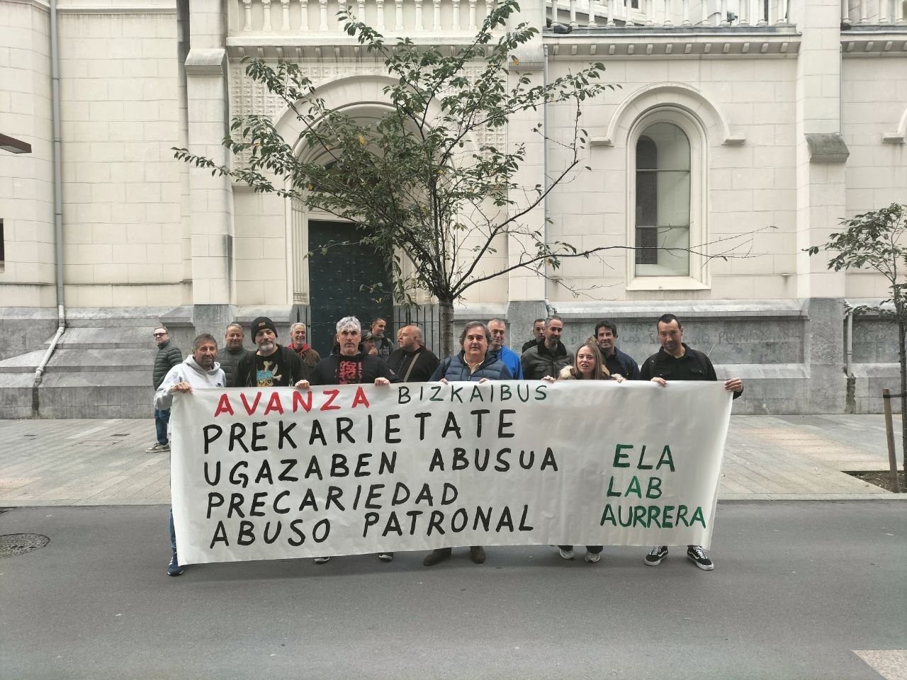 Interpelan a la Diputación Foral de Bizkaia como responsable la precariedad del servicio