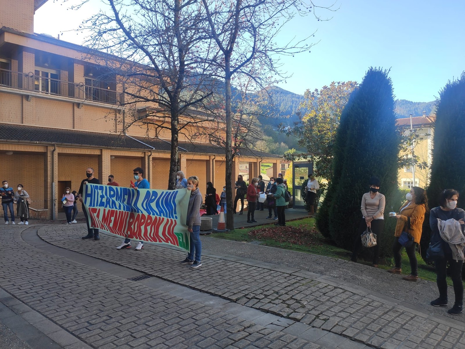 ELA califica de inaceptables las acusaciones de Aita Menni hacia el sindicato y pide que se responsabilice en solucionar los problemas del hospital de inmediato ELA califica de inaceptables las acusaciones de Aita Menni hacia el sindicato y pide que se responsabilice en solucionar los problemas del hospital de inmediato