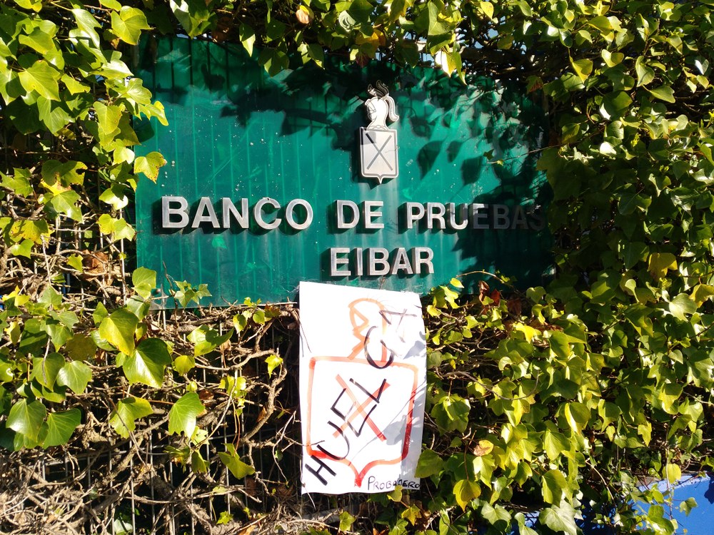 Huelga indefinida en el banco de pruebas de Eibar por el despido de dos de sus trabajadores