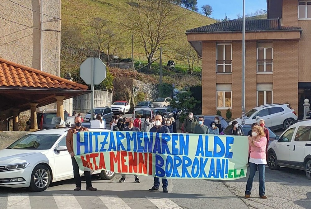 La plantilla de Aita Menni exige soluciones ante los constantes brotes de Covid y las precarias condiciones laborales