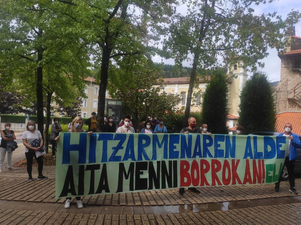La plantilla de Aita Menni retoma las movilizaciones ante la falta de respuesta de la empresa