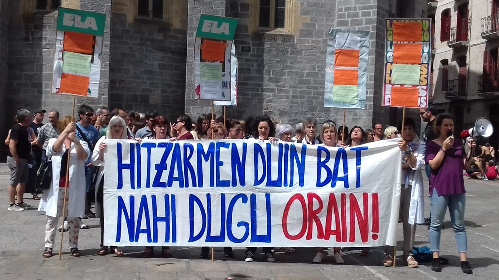Las trabajadoras de ayuda a domicilio de Arrasate llevan un mes de huelga