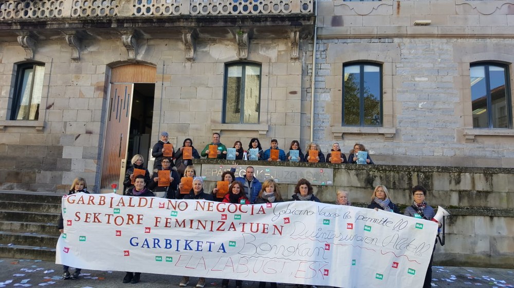 Las trabajadoras de limpieza de comisarías  y edificios judiciales llevan 66 días en huelga