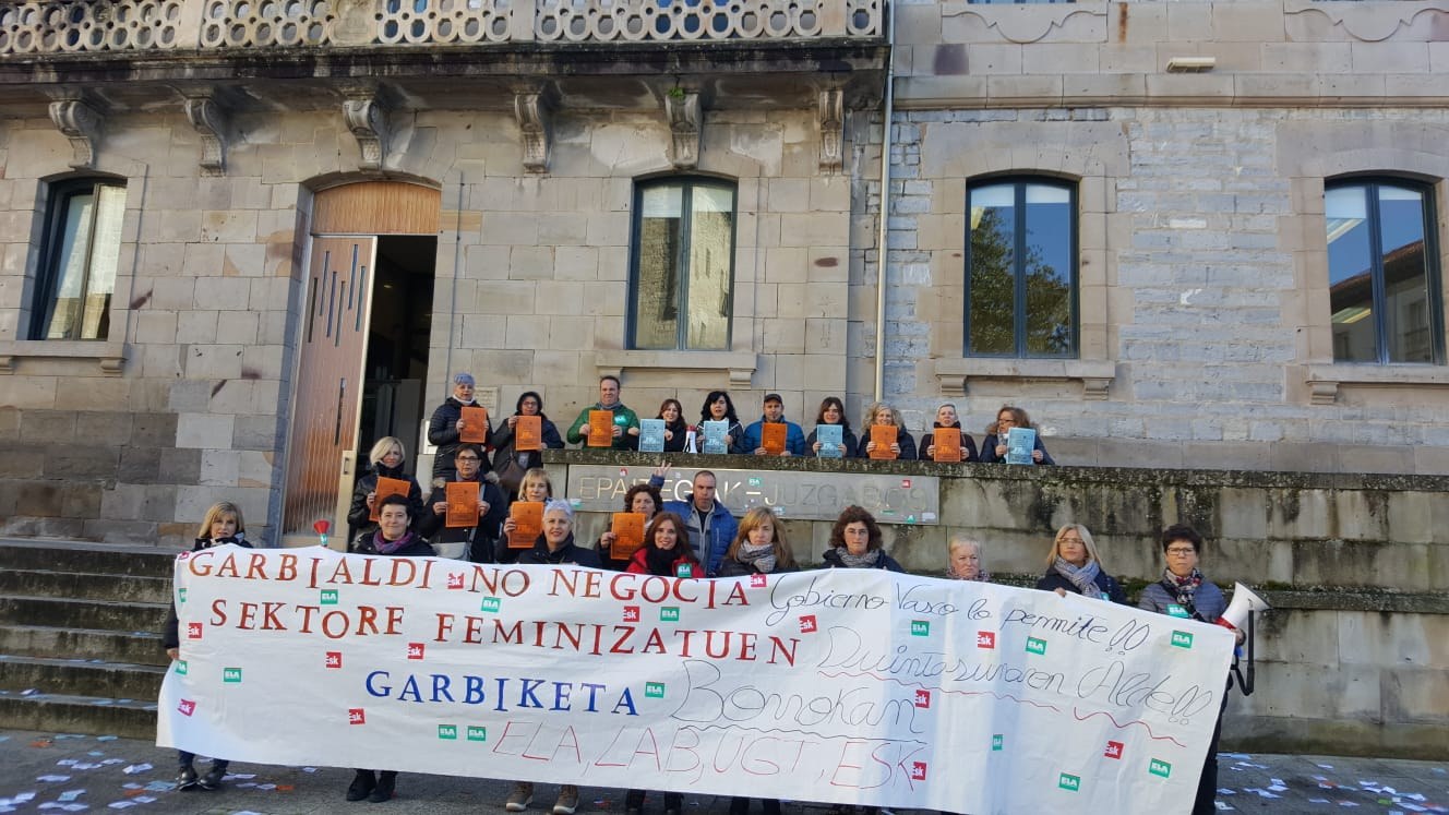 Las trabajadoras de limpieza de comisarías  y edificios judiciales llevan 66 días en huelga