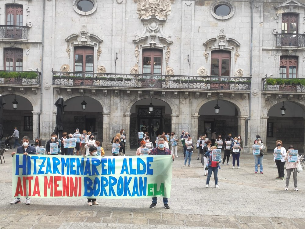 Cuarta jornada de huelga en el Hospital Aita Menni, en Arrasate, a favor de un convenio digno