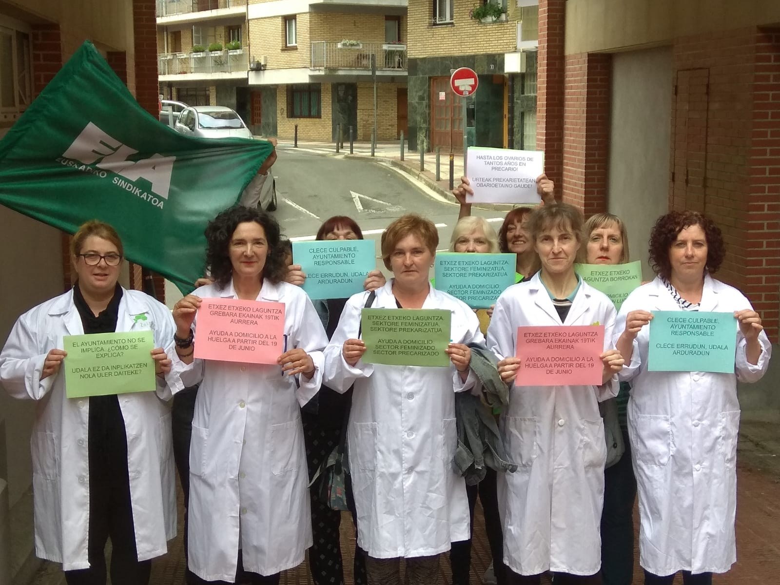 Las trabajadoras del servicio de ayuda a domicilio de Arrasate en huelga Las trabajadoras del servicio de ayuda a domicilio de Arrasate en huelga