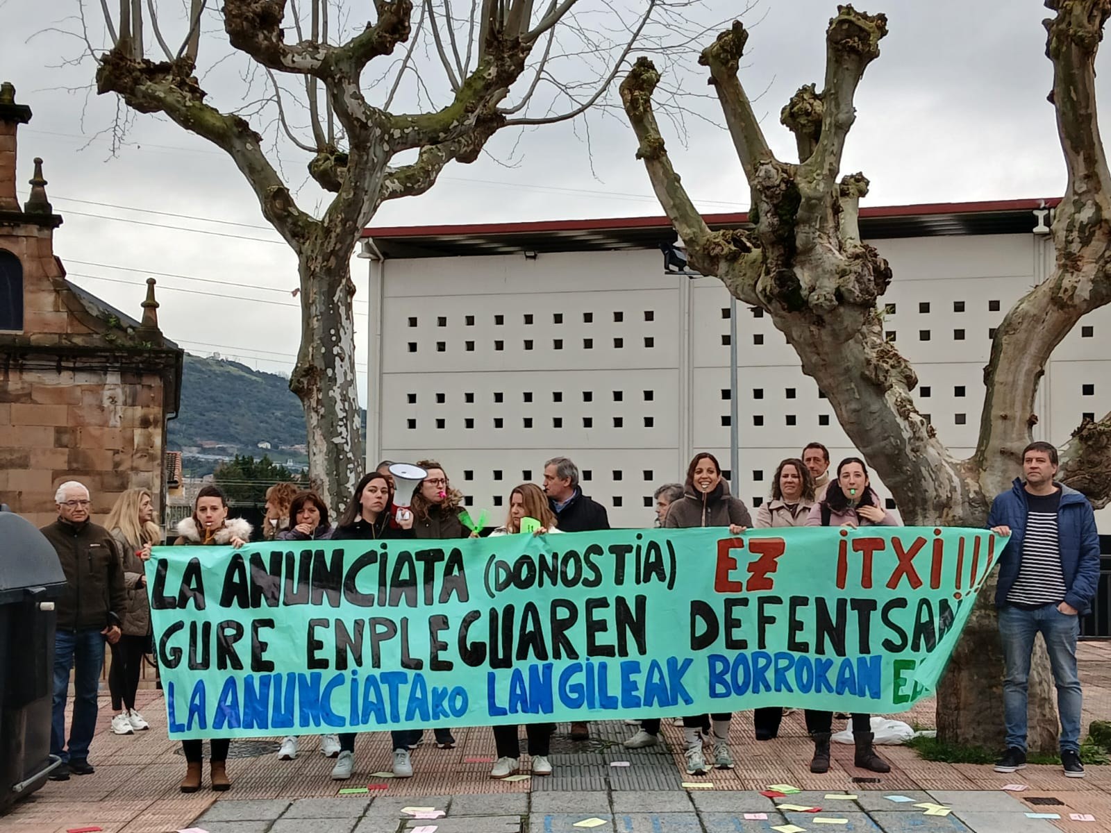 Continúa la huelga contra el cierre del colegio