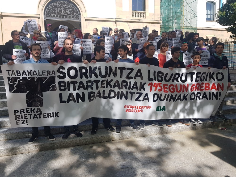 145 días de huelga en la mediateca de la Tabakalera de Donostia