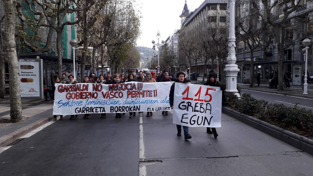 Cuatro meses de huelga de las trabajadoras de limpieza de comisarías y edificios judiciales de Gipuzkoa