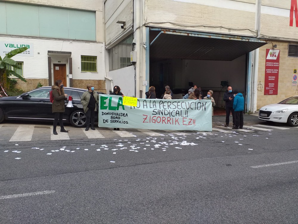 ELAk praktika antisindikalak salatu ditu Donostialdea Sociedad de Servicios S.Ln, Donostiako Taxis Vallinara egindako deiak kudeatzen dituen enpresan
