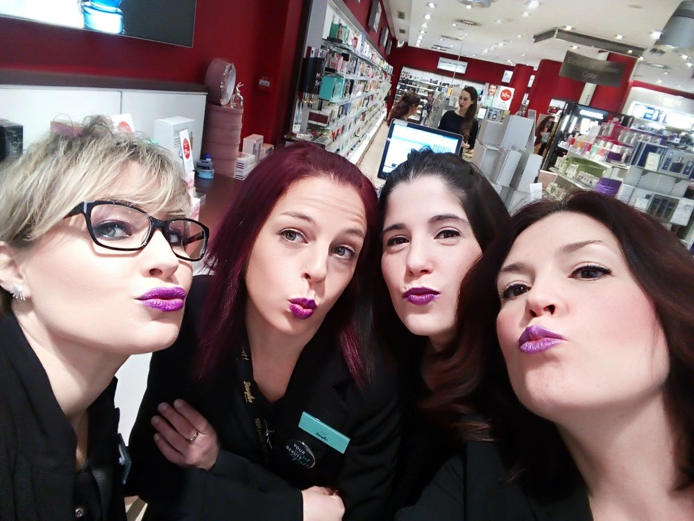 Labios morados por las cero aperturas en domingos y festivos