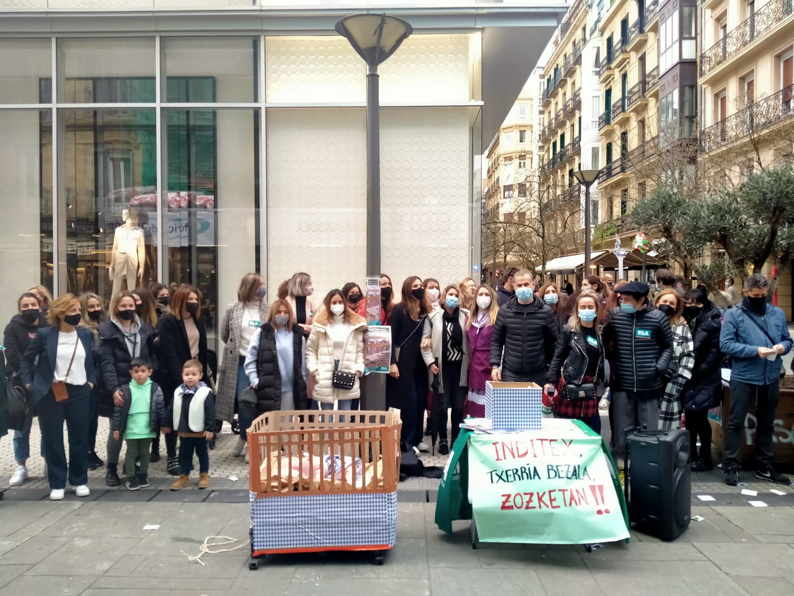 Las trabajadoras de Inditex de Kalejira por Donostia contra los despidos