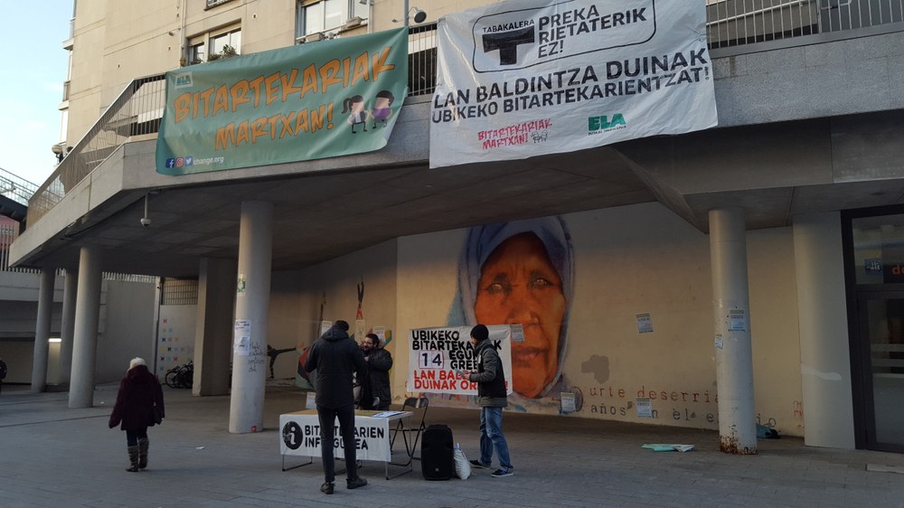 Las y los mediadores de la biblioteca UBIK de Tabakalera llevan 20 días de huelga