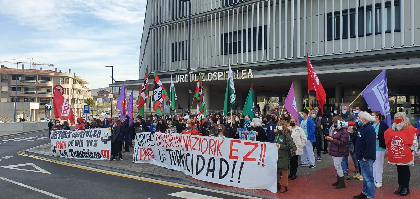 Amplio seguimiento de la huelga para denunciar los recortes del Hospital de Urduliz Amplio seguimiento de la huelga para denunciar los recortes del Hospital de Urduliz