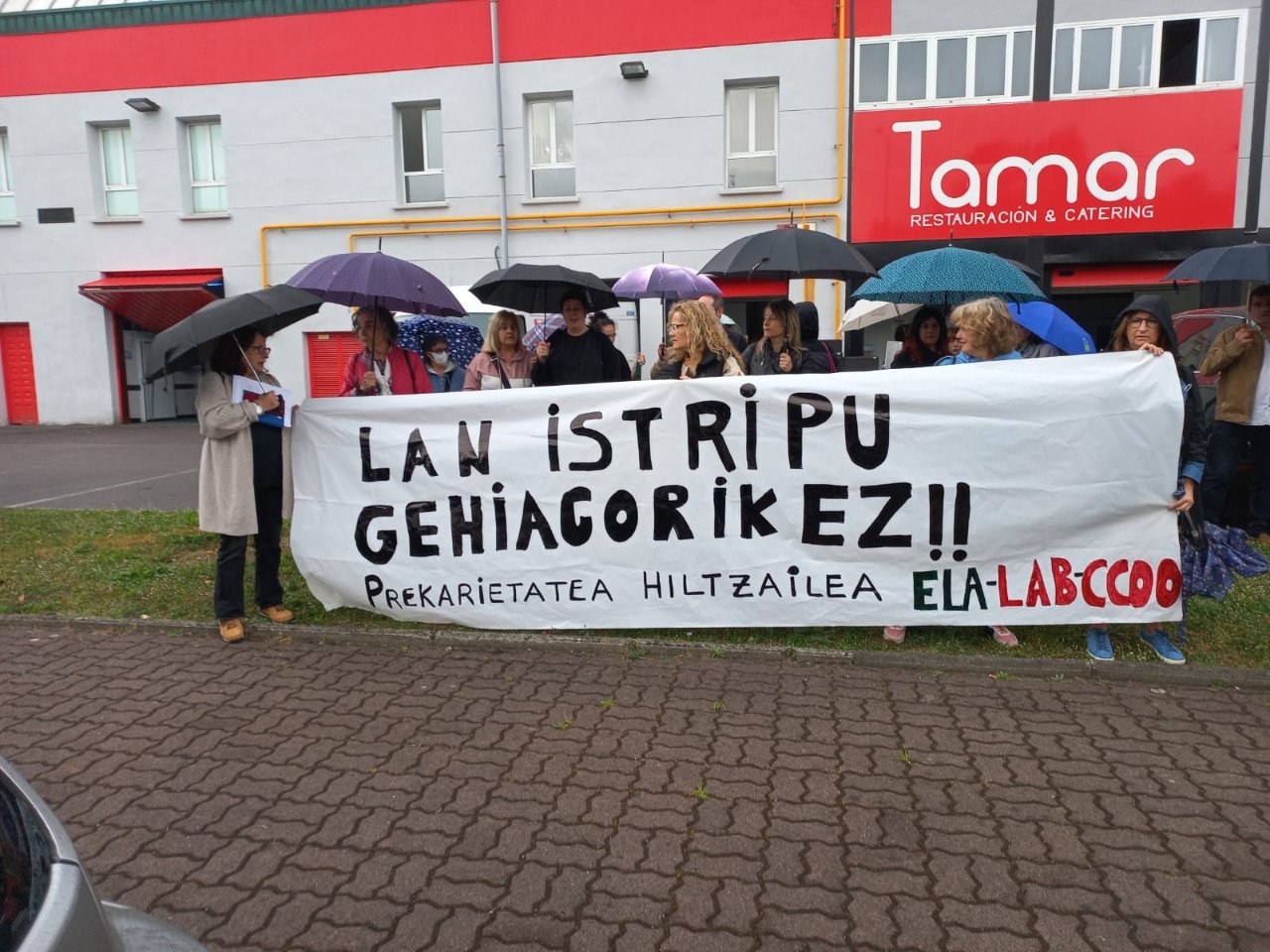 Concentración para denunciar el accidente laboral mortal de Zamudio Concentración para denunciar el accidente laboral mortal de Zamudio