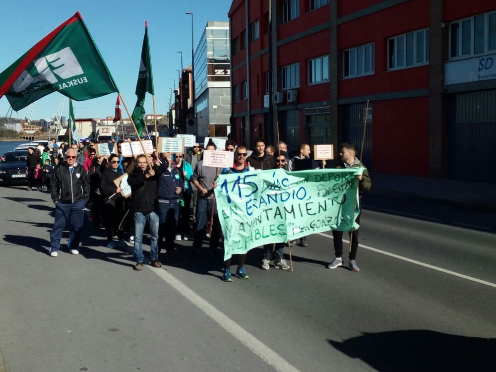 La plantilla de Bi Sport de Erandio y Astrabudua protagoniza una marcha a Bilbao