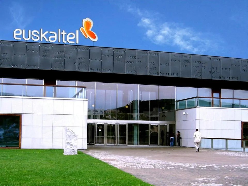 Los despidos anunciados por MasOrange ponen en jaque tanto al proyecto como a la plantilla de Euskaltel