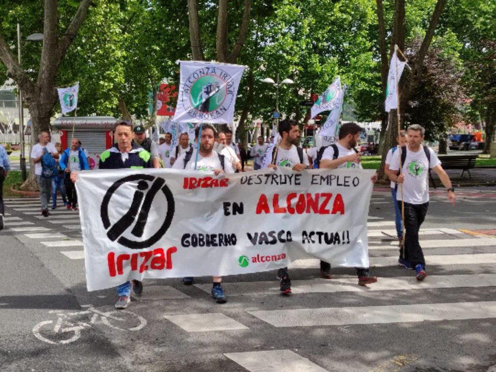 Marcha de la plantilla en huelga de Alconza desde Berango a Bilbao para denunciar los 25 despidos