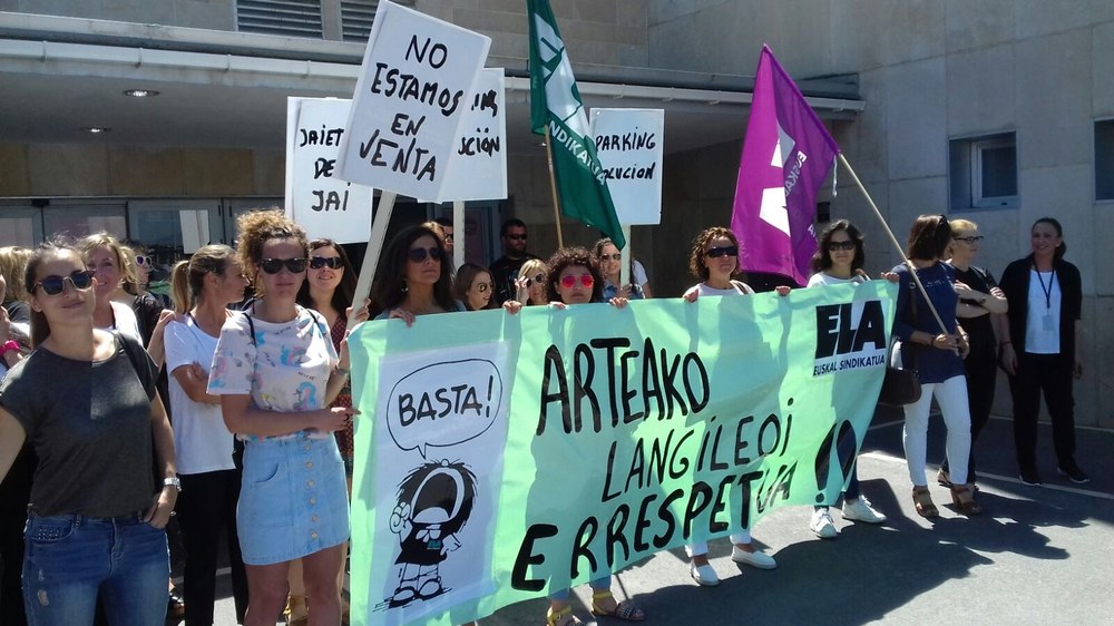 Movilizaciones en el Centro Comercial Artea, en reivindicación de mejoras laborales