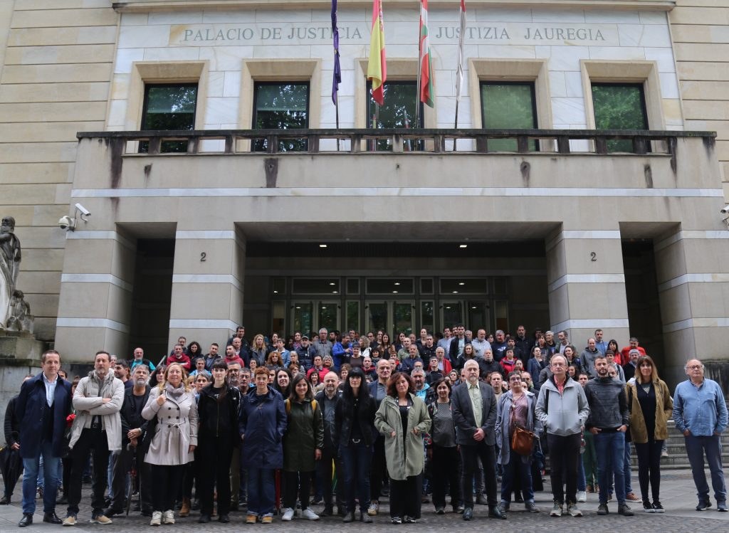 ELA se suma a la manifestación convocada por Kontseilua para denunciar los ataques judiciales al euskera ELA se suma a la manifestación convocada por Kontseilua para denunciar los ataques judiciales al euskera