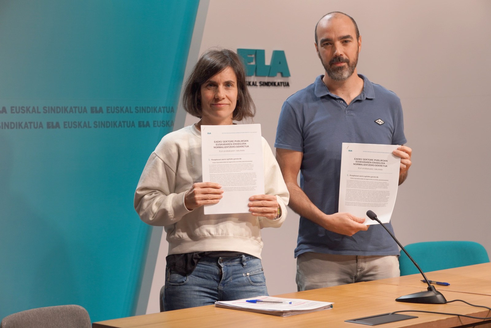 ELA exige al Gobierno Vasco iniciar una transición para que en 15 años pueda haber administraciones públicas bilingües ELA exige al Gobierno Vasco iniciar una transición para que en 15 años pueda haber administraciones públicas bilingües