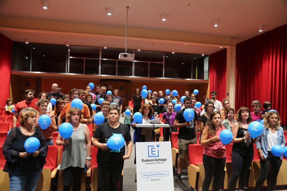 Recogida de firmas para reivindicar que la educación necesita más euskera