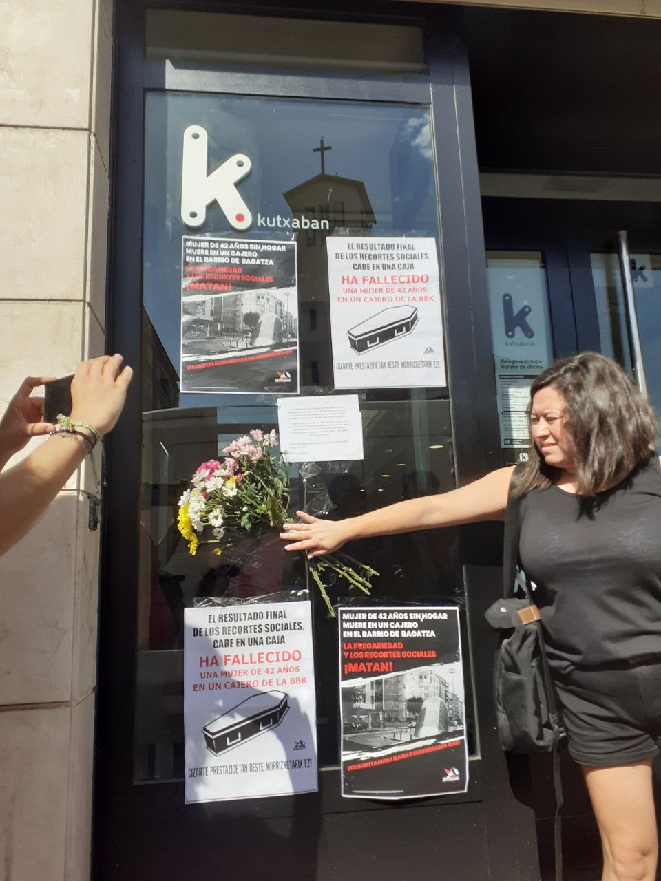 Concentración por el fallecimiento de una persona sin hogar en Barakaldo