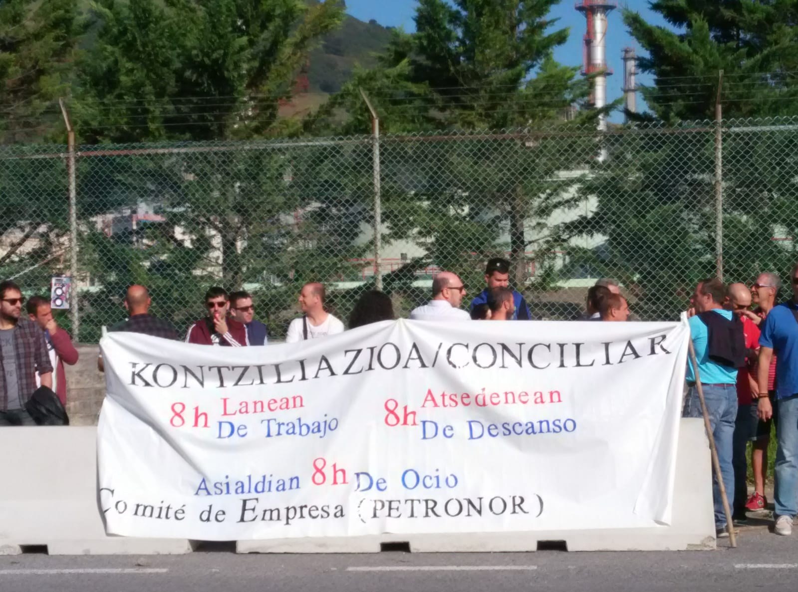 Denuncia contra las horas extraordinarias en Petronor Denuncia contra las horas extraordinarias en Petronor
