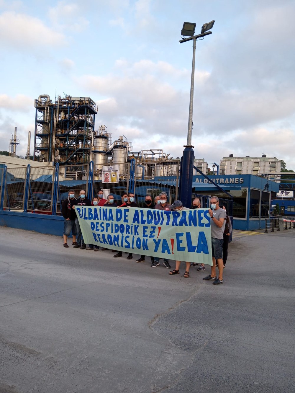 Huelga el 21 de julio en Bilbaína de Alquitranes de Barakaldo para exigir la readmisión de un compañero despedido sin justificación previa