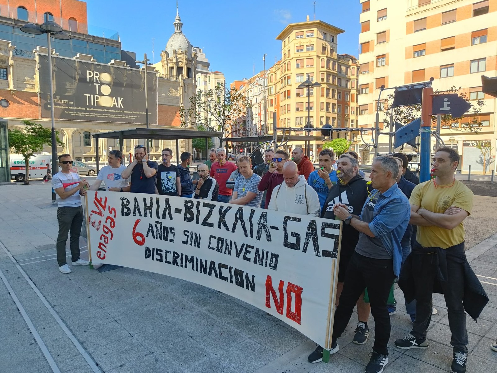Concentración en Bilbao para denunciar que llevan seis años sin convenio Concentración en Bilbao para denunciar que llevan seis años sin convenio
