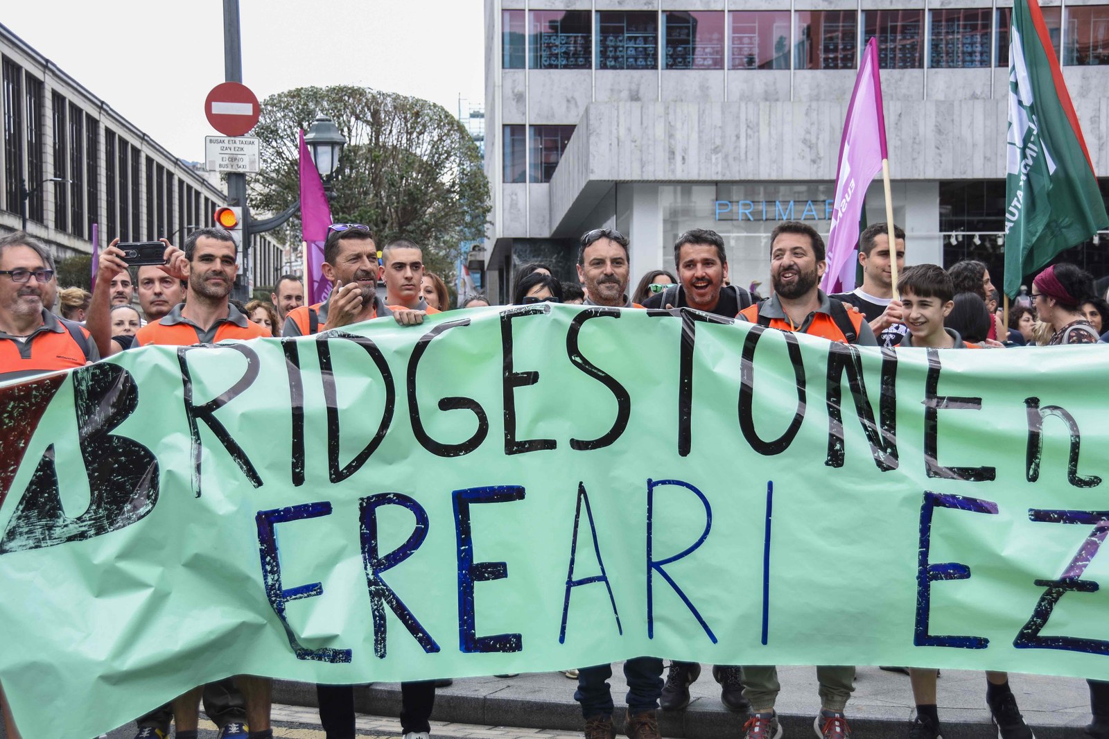 Baja el desempleo, pero a costa de empleo temporal y estacional