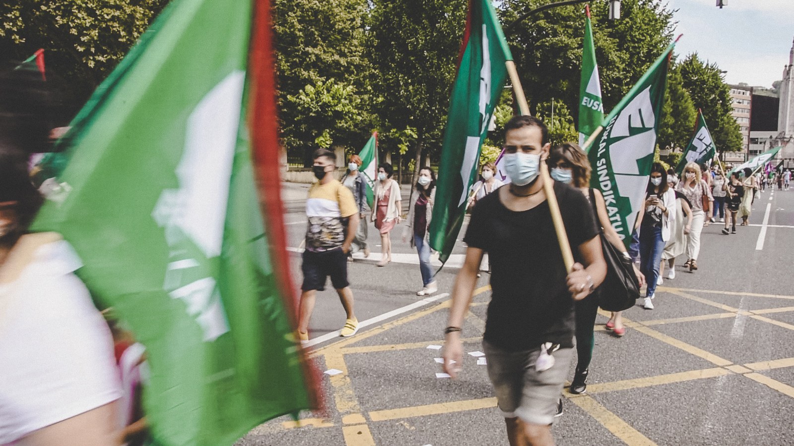 Descenso del paro, pero lejos del nivel previo a la crisis