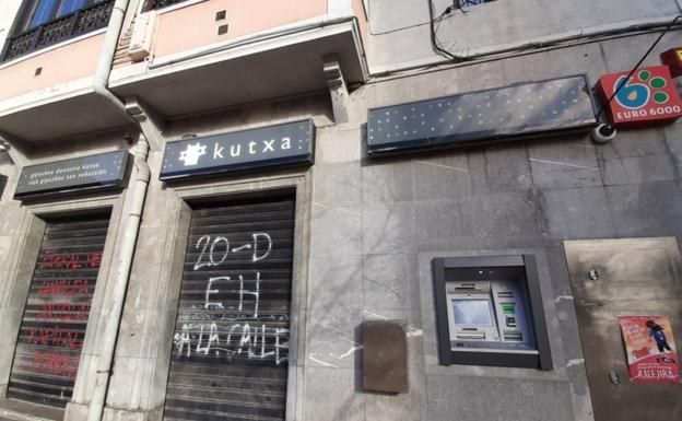 La plataforma Kutxabank Publikoa presenta mociones en las capitales y en las Juntas Generales de cada territorio