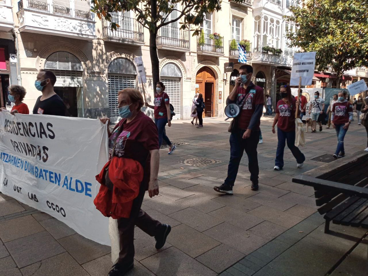 Decimocuarta jornada de huelga en las residencias de Araba para reclamar un convenio provincial digno