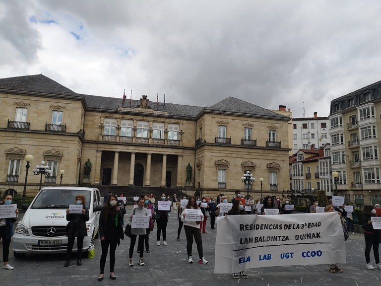 ELA, LAB, UGT y CCOO convocan tres días de huelga en las residencias privadas de mayores de Araba