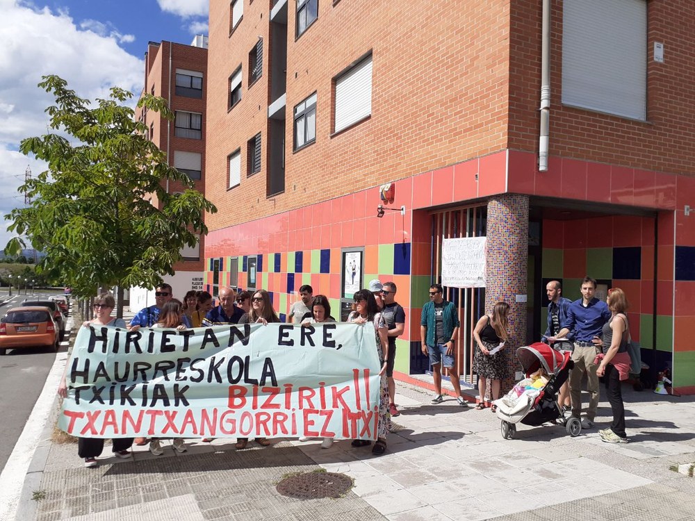 ELA se moviliza en Gasteiz para denunciar el cierre de Txantxangorri Haurreskola