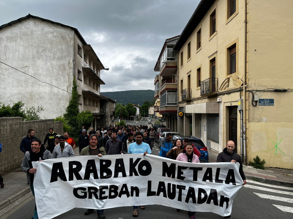 Gran seguimiento de la huelga del metal de Álava, con movilizaciones descentralizadas por todo el territorio