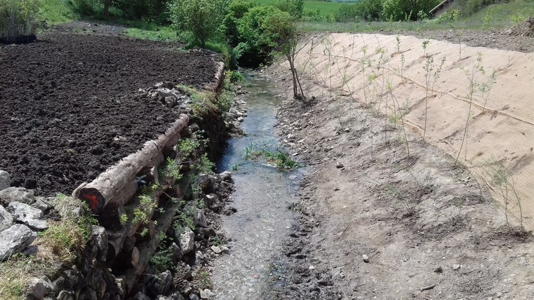 Huelga en la UTE encargada del mantenimiento de los ríos de Araba Huelga en la UTE encargada del mantenimiento de los ríos de Araba