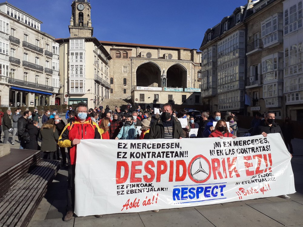 La dirección de Mercedes deja a cientos de trabajadores en la calle y pretende ahora aumentar la producción